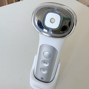 Medicube Age-R Ussera Device